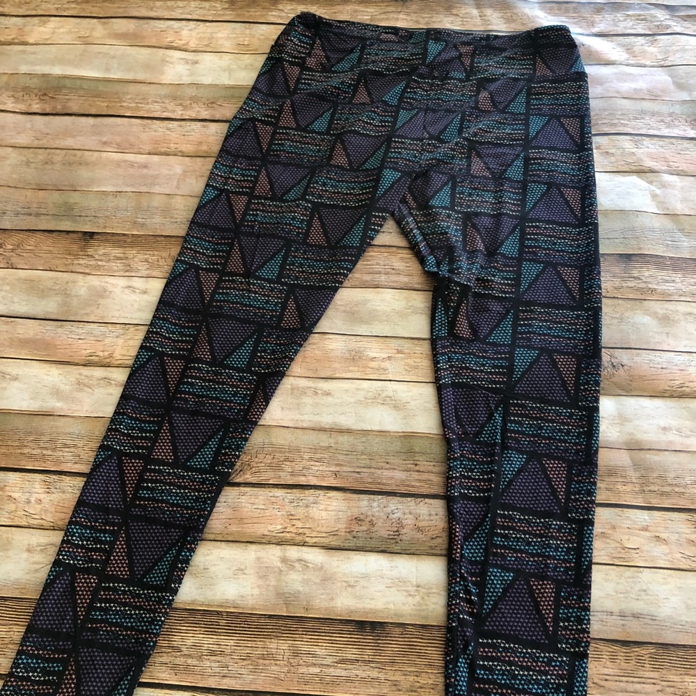 Women’s Lularoe Tall & Curvy Printed Leggings - Picture 3 of 7